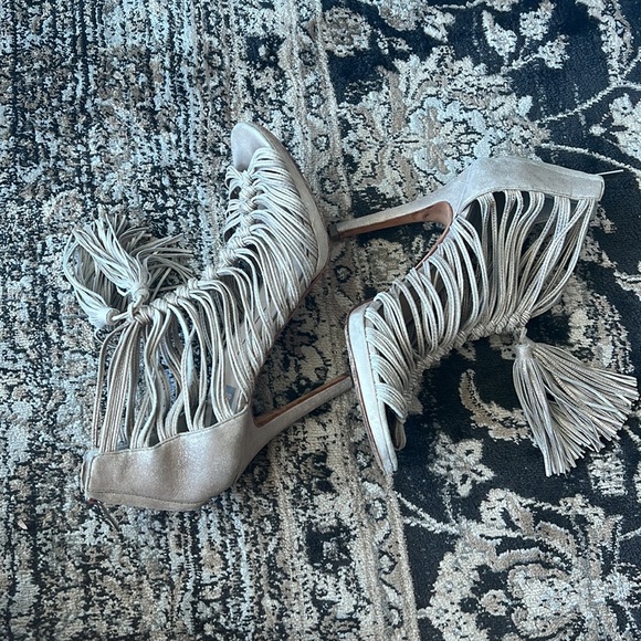 Dolce Vita size 9 champagne back zipper heels with tassels - Picture 2 of 8